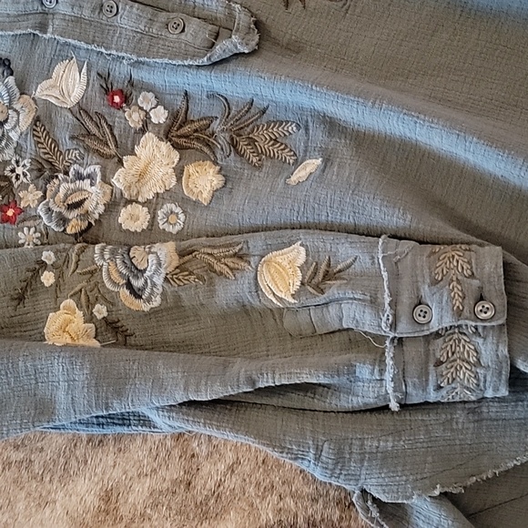 Kyla Seo - The Pia Blouse - Picture 5 of 9